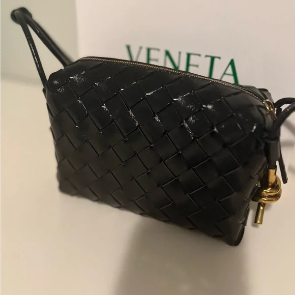Bottega Veneta Black and Gold Crossbody Bag with Woven Design - Picture 2 of 14